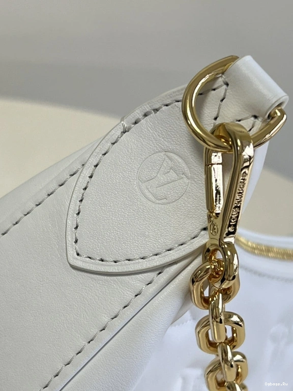 THE OVER VUITTON MOON LOUIS 0327